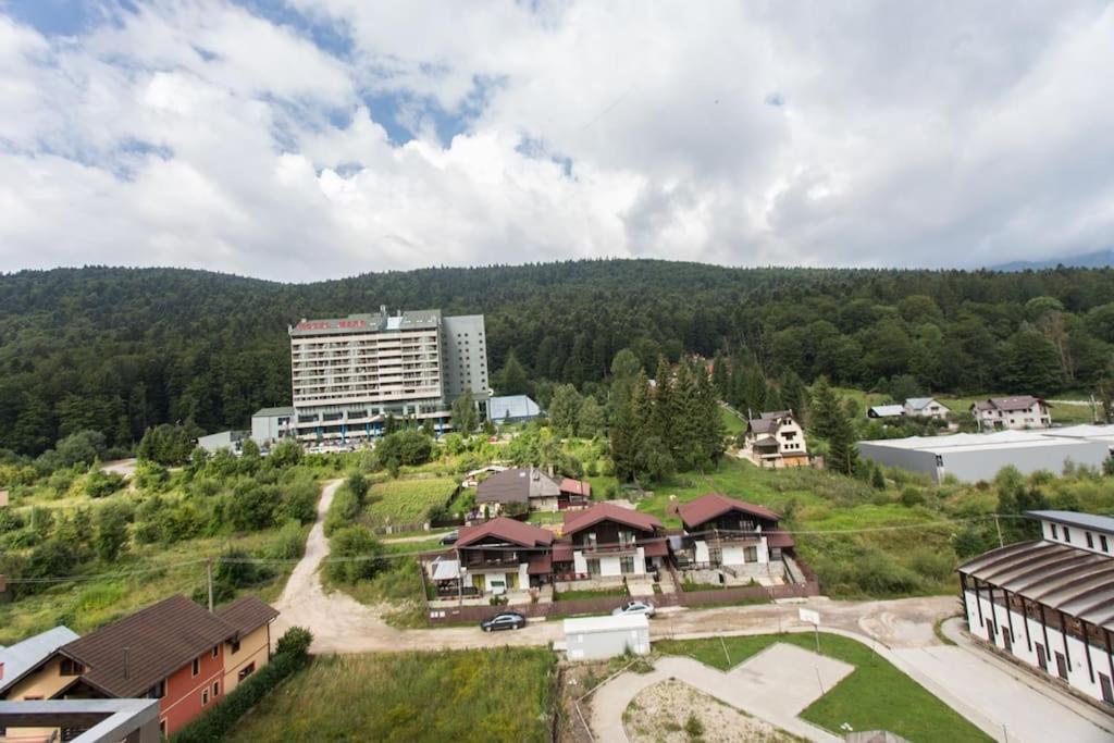 Romantic Jacuzzi Luxury Apartment Sinaia Exterior photo